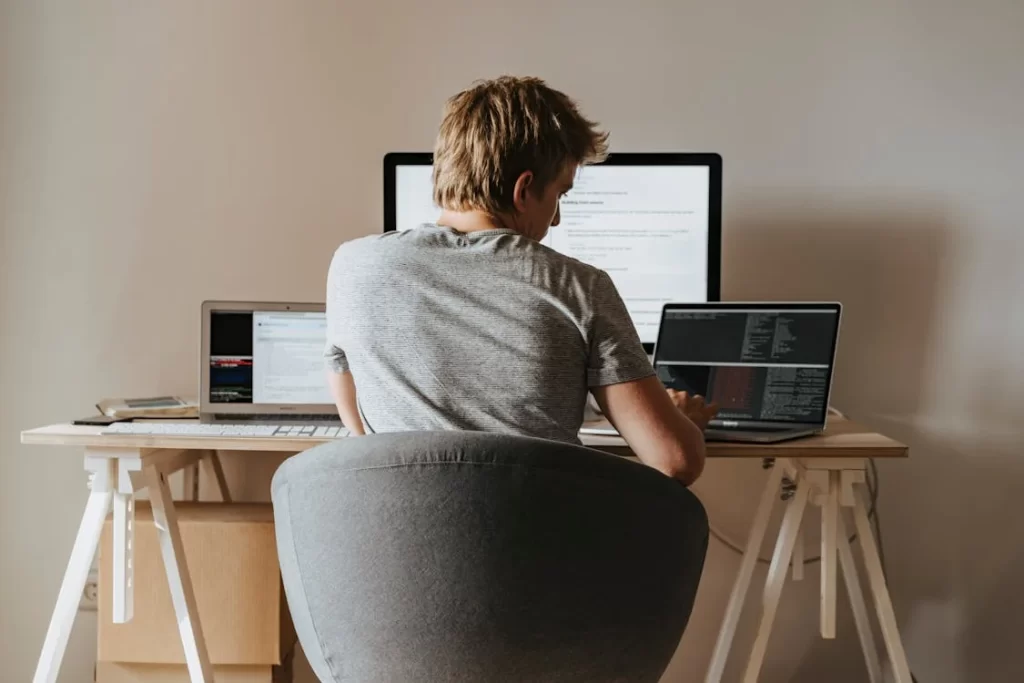 How to Keep Remote Tech Teams Compliant Without Micromanaging